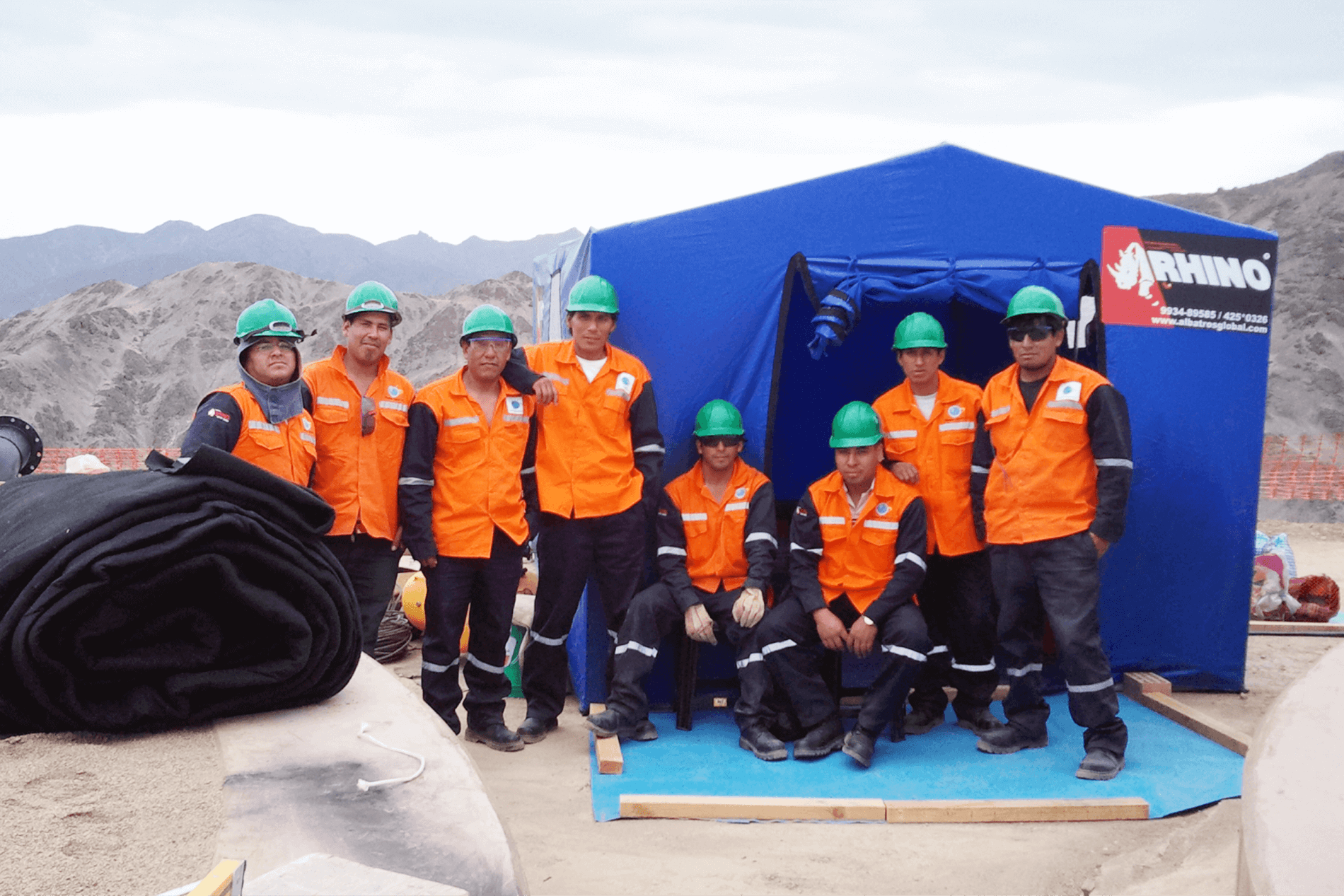 Nuestro equipo de montajistas Montaje simultaneo de tres tanques de 500 m3; agua potable, agua para procesos y SCI